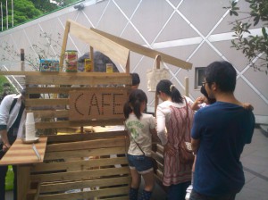 ポジション2012_無料のカフェがオープン
