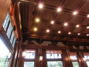 天井の装飾も美しい富士屋ホテルにて